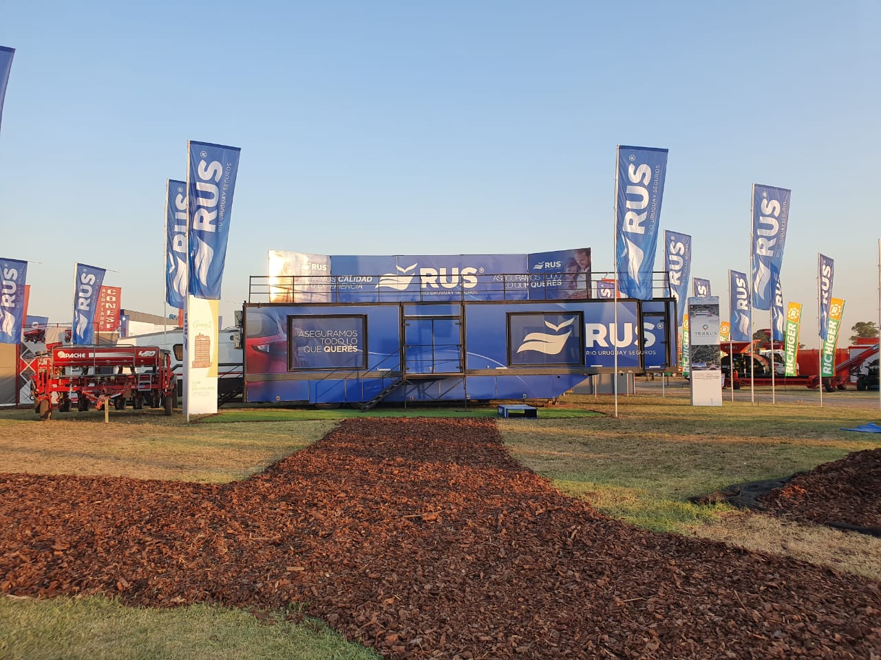 Juan Carlos Lucio Godoy, presidente ejecutivo de Río Uruguay Seguros (RUS), se refirió al debut de la empresa en la Capital Nacional de los Agronegocios, y destacó: “Entendemos que este es el lugar neurálgico de la economía argentina, aquí se produce la riqueza esencial del país, y por eso nos interesa estar acá. Tenemos que estar acompañando por lo que representa y por las posibilidades para nosotros”.